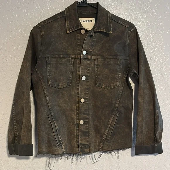 L'AGENCE Janelle Raw Cut Slim Denim Jacket
L'AGENCE - Picture 3 of 7